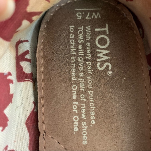 FREE TOMS Women's Classic Canvas Red Slip-on Shoe Size 7.5 - Picture 9 of 13